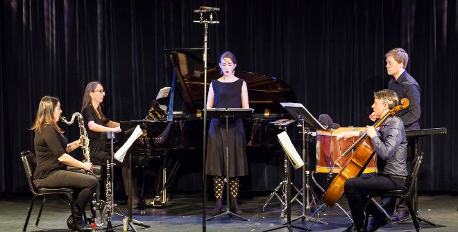 «El piano hecho de memoria y silencio» en Nueva York con el Glass Farm Ensemble